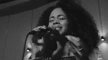 The Brand New Heavies - Getaway (Official Live Performance Video) with Angela Ricci.