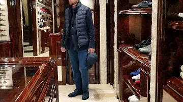 Образ от Stefano Ricci: жилет, кардиган, рубашка, джинсы, ремень, ботинка, кепка, review