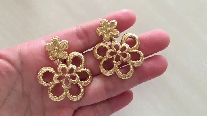 Vintage NINA RICCI Flower Dangle Earrings
